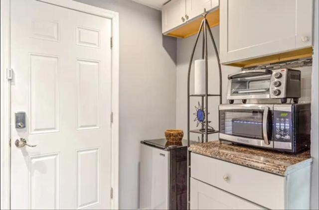 Brooklyn Spacious Space With Private Entrance, Bathroom, & Backyard - Full-Kitchen New York Eksteriør billede