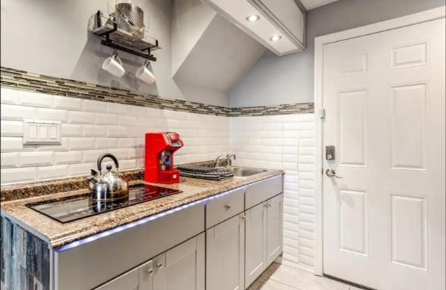 Brooklyn Spacious Space With Private Entrance, Bathroom, & Backyard - Full-Kitchen New York Eksteriør billede