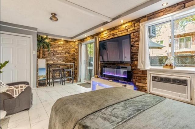 Brooklyn Spacious Space With Private Entrance, Bathroom, & Backyard - Full-Kitchen New York Eksteriør billede
